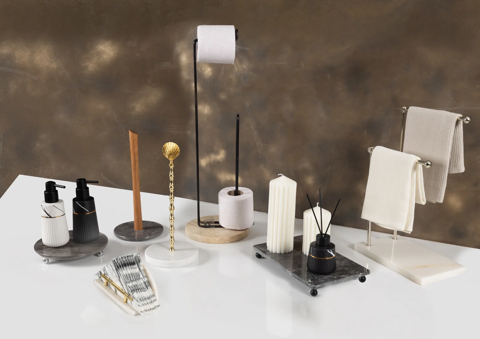 Black Metal Toilet Roll Stand With Black Marble Base